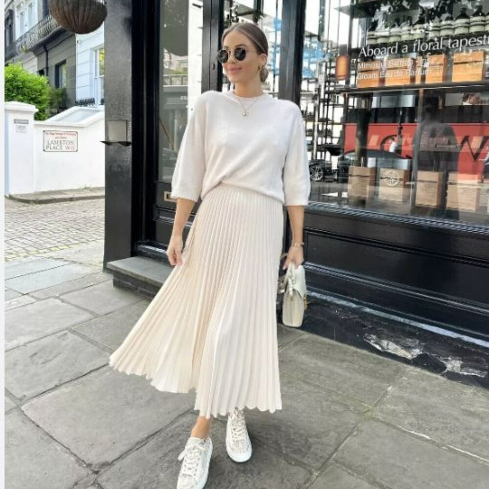 H&M cream pleated skirt - size S